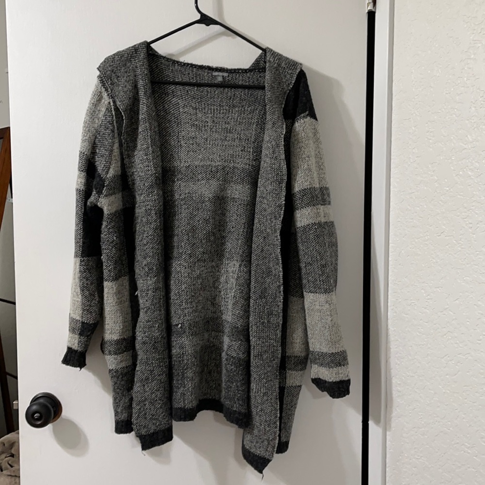 CHARLOTTE RUSSE OVERSIZED HOODED CARDIGAN